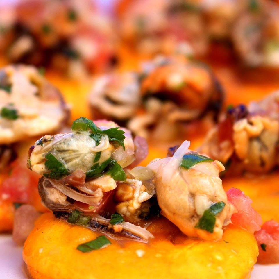 Asado de pescado con un rico pebre de choritos! | Come Pescado Asado de pescado con un rico pebre de choritos! | Come Pescado